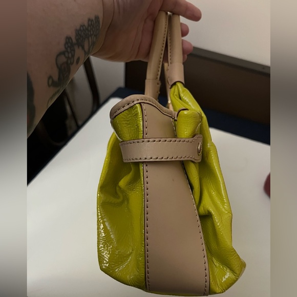 Kate Spade Shoulder Bag in Yellow Patent - Picture 6 of 12